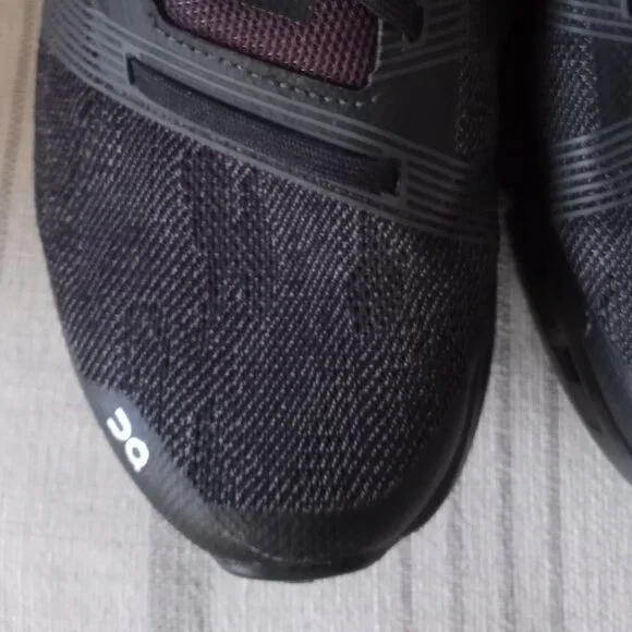 'On Cloud' Shoe Black/Eclipse size 9.5 EUC #5598626 - Picture 2 of 16